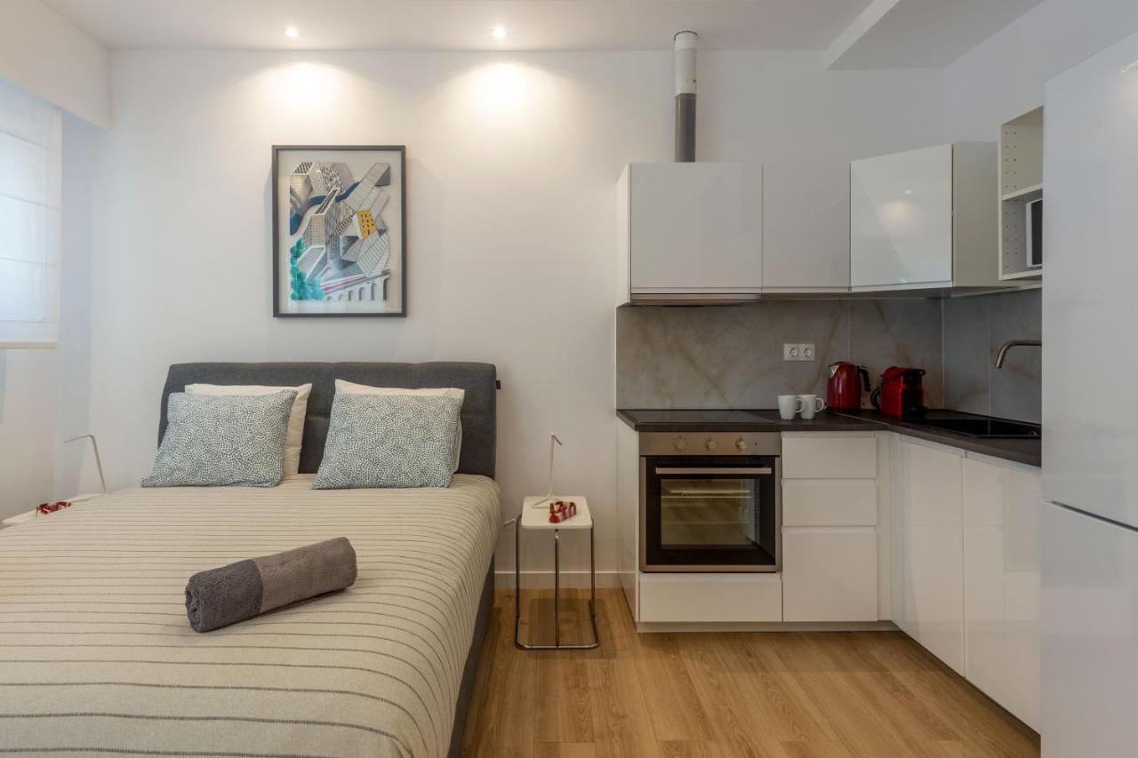 Brand New Apartment In Атина Екстериор снимка