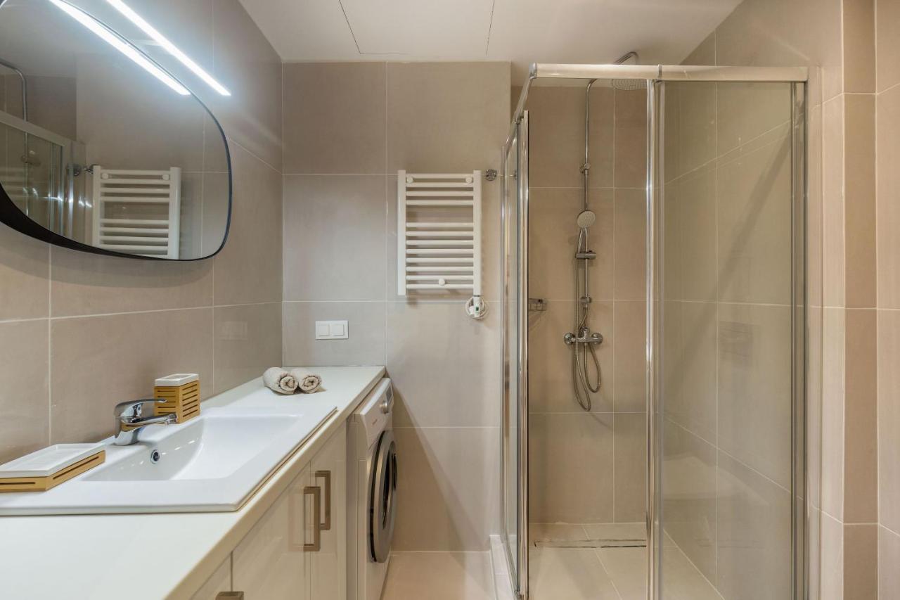Brand New Apartment In Атина Екстериор снимка